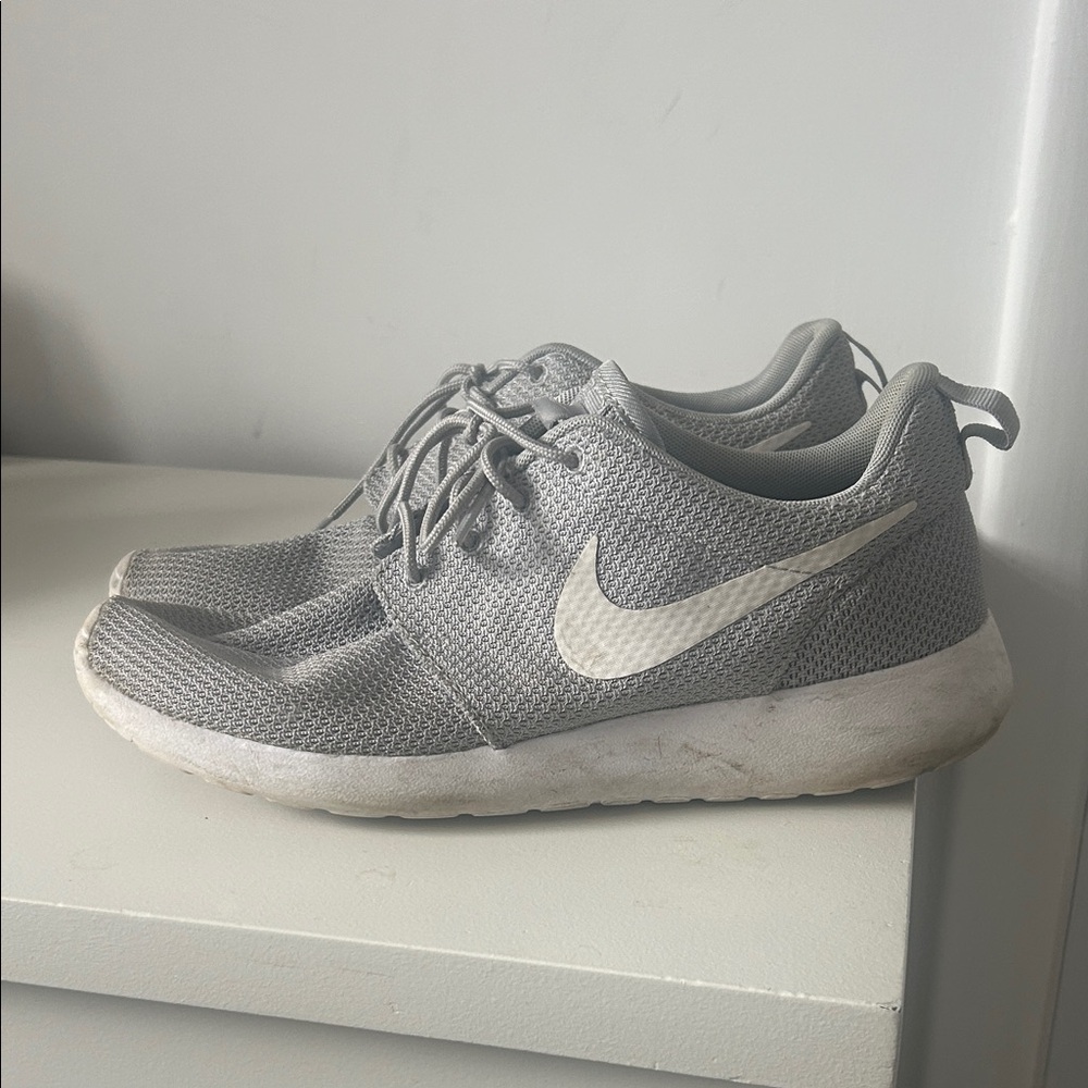 Nike Light Gray Mesh Sneakers with White Swoosh